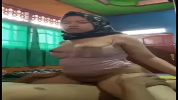Bokep Indo Hijab Sangean Pengennya Posisi Diatas